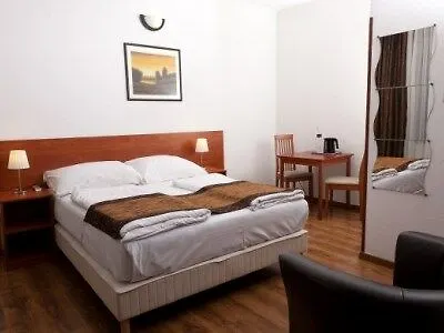 Equity Point Budapešť 0*,