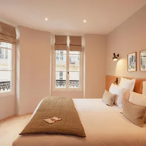 Tinah Paris, Champs Elysees 2*, Paris Fransa