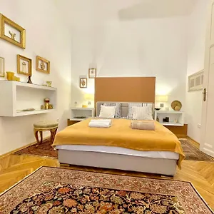  Apartment Gold Pearl 2 At St Stephen' S Basilica