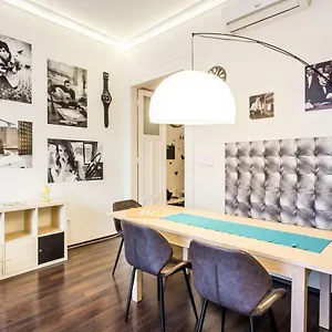  Apartment Pop Arts